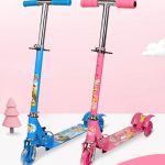 Romobil Trotinet sa svjetlećim točkićima